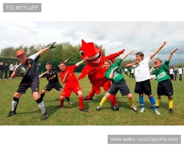 英超俱乐部社区活动持续进行,青年足球发展受关注 英超俱乐部社区活动持续进行,青年足球发展受关注